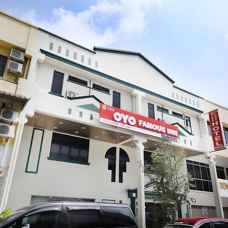 Oyo 764 Hotel Famous Inn Malacca Extérieur photo