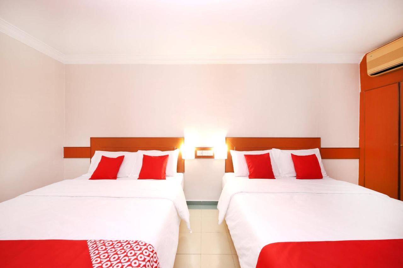 Oyo 764 Hotel Famous Inn Malacca Extérieur photo