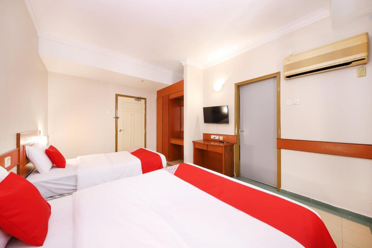 Oyo 764 Hotel Famous Inn Malacca Extérieur photo