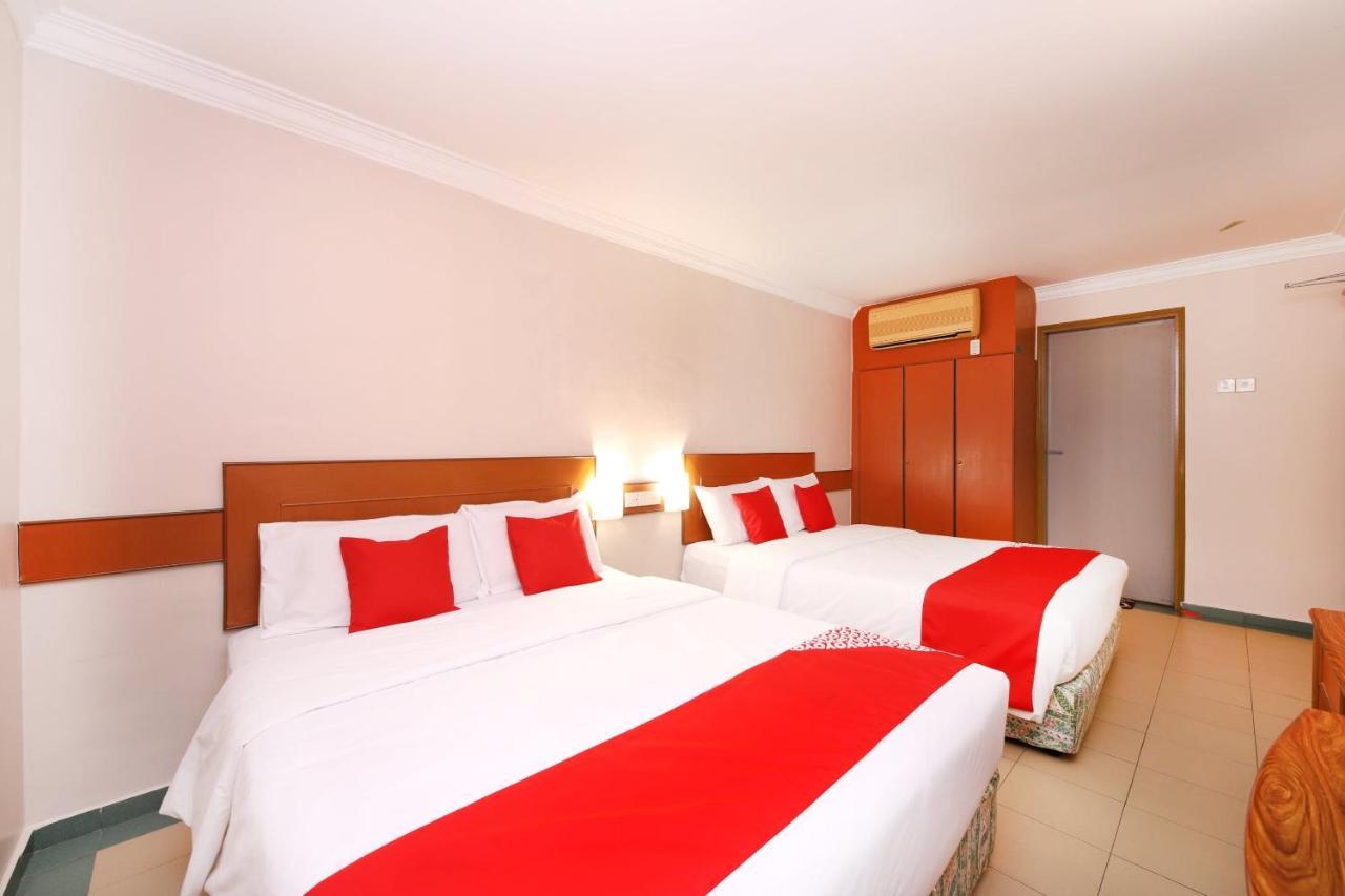 Oyo 764 Hotel Famous Inn Malacca Extérieur photo