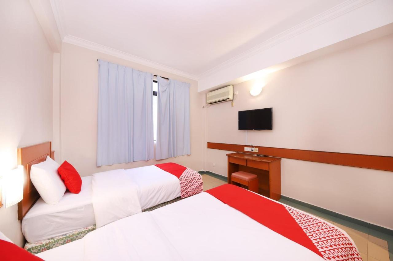 Oyo 764 Hotel Famous Inn Malacca Extérieur photo