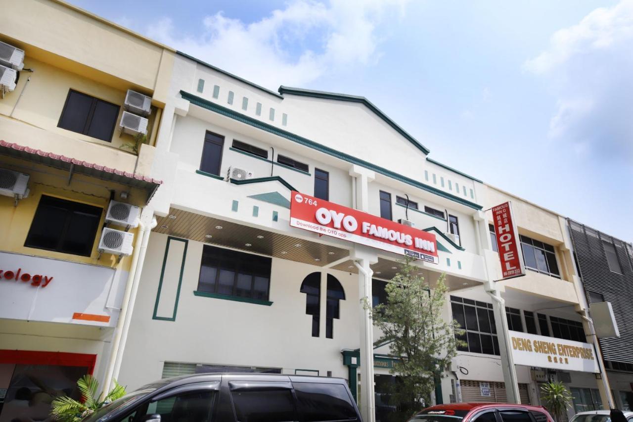 Oyo 764 Hotel Famous Inn Malacca Extérieur photo