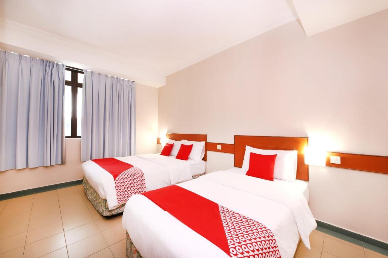 Oyo 764 Hotel Famous Inn Malacca Extérieur photo