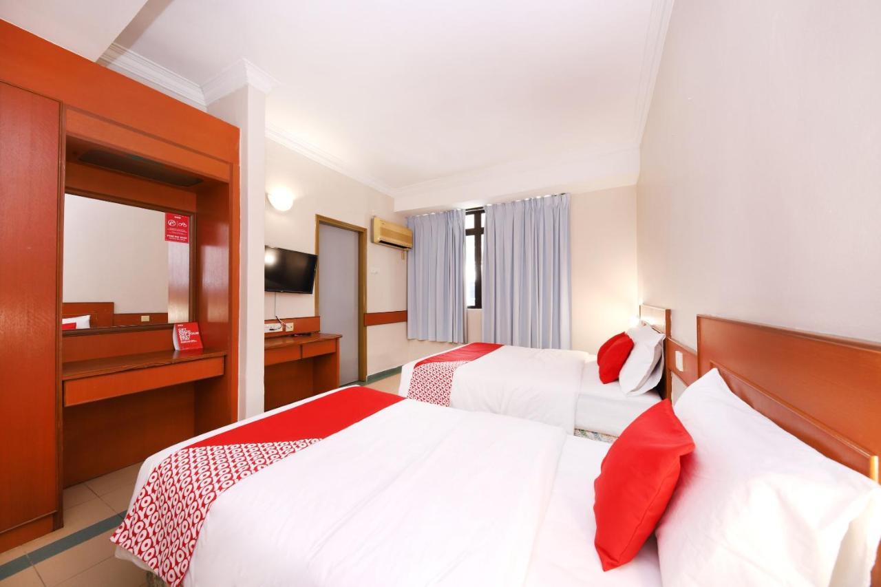 Oyo 764 Hotel Famous Inn Malacca Extérieur photo