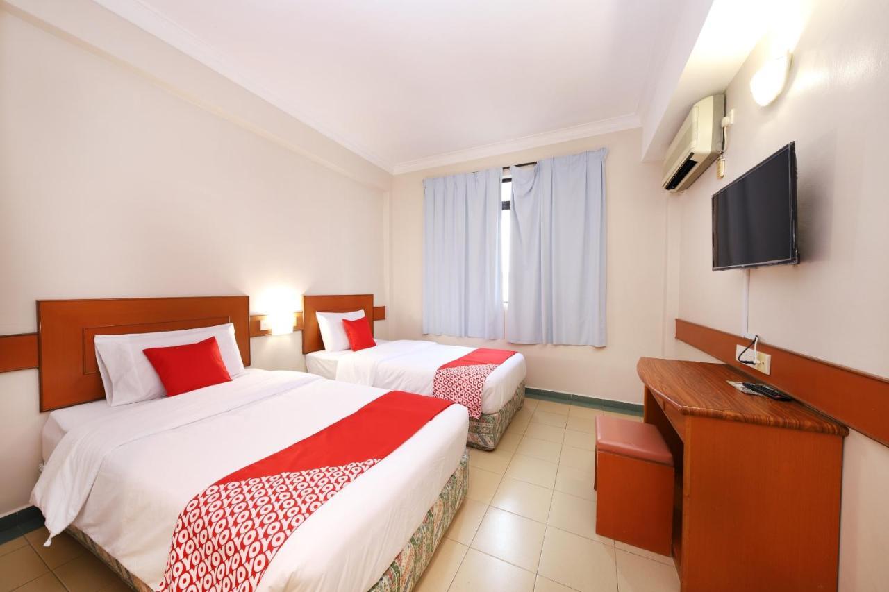 Oyo 764 Hotel Famous Inn Malacca Extérieur photo