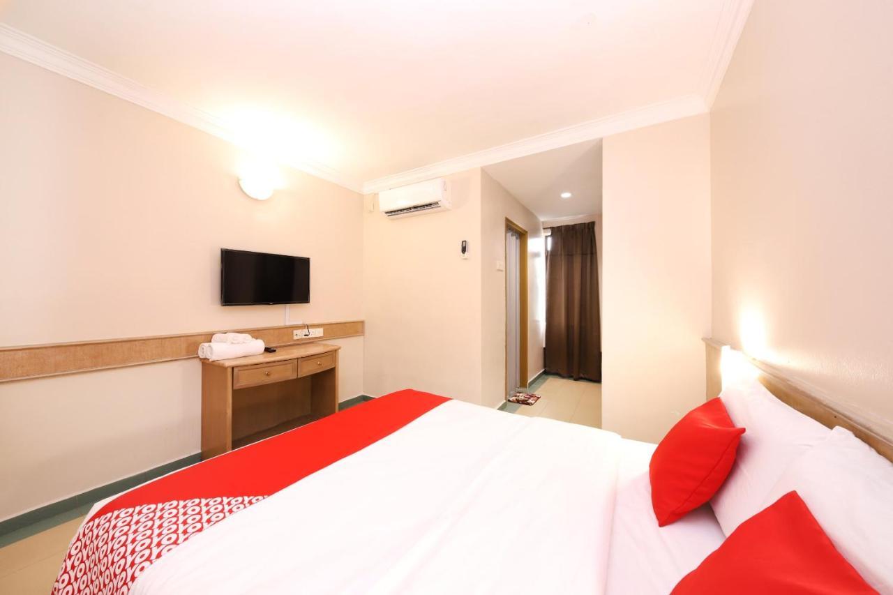 Oyo 764 Hotel Famous Inn Malacca Extérieur photo