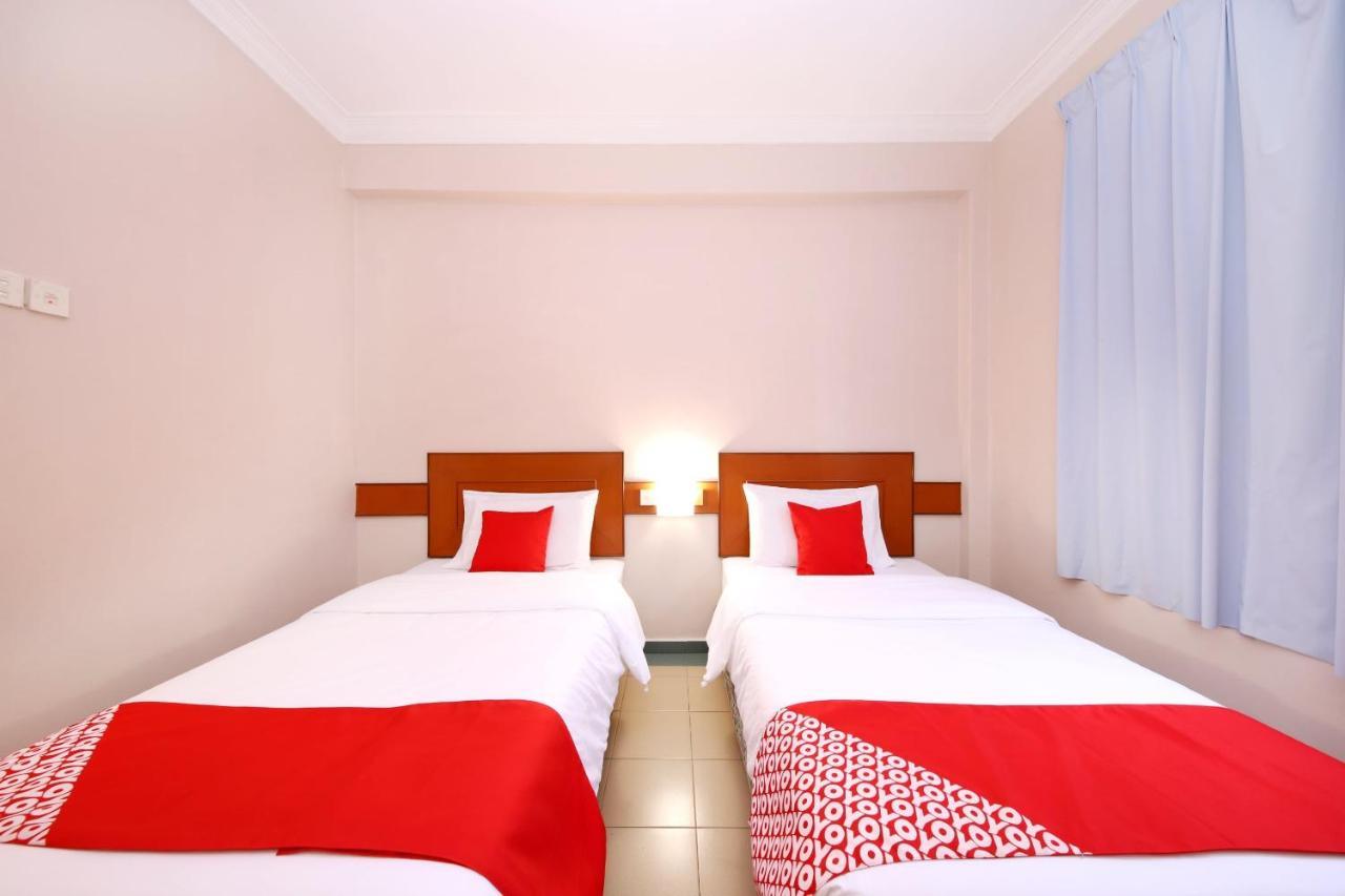 Oyo 764 Hotel Famous Inn Malacca Extérieur photo