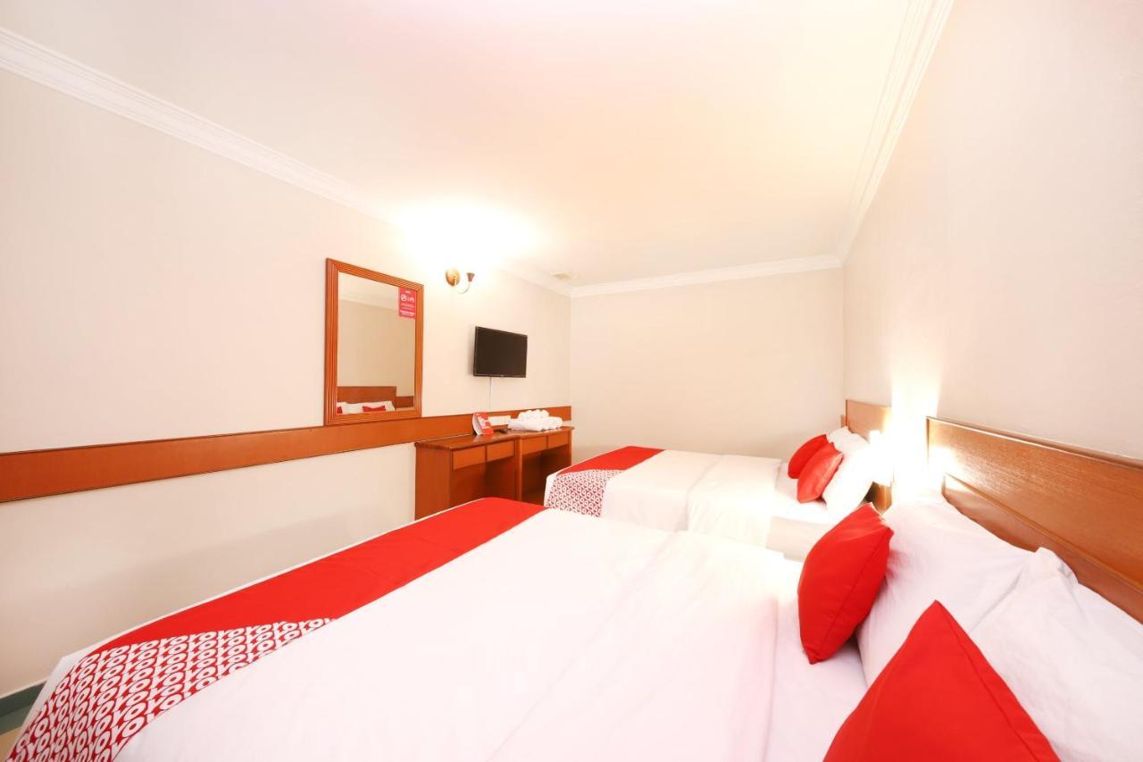 Oyo 764 Hotel Famous Inn Malacca Extérieur photo