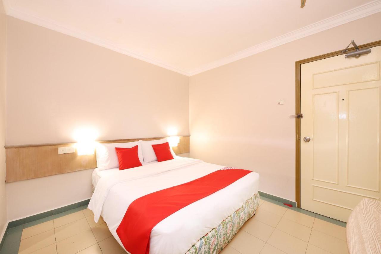 Oyo 764 Hotel Famous Inn Malacca Extérieur photo