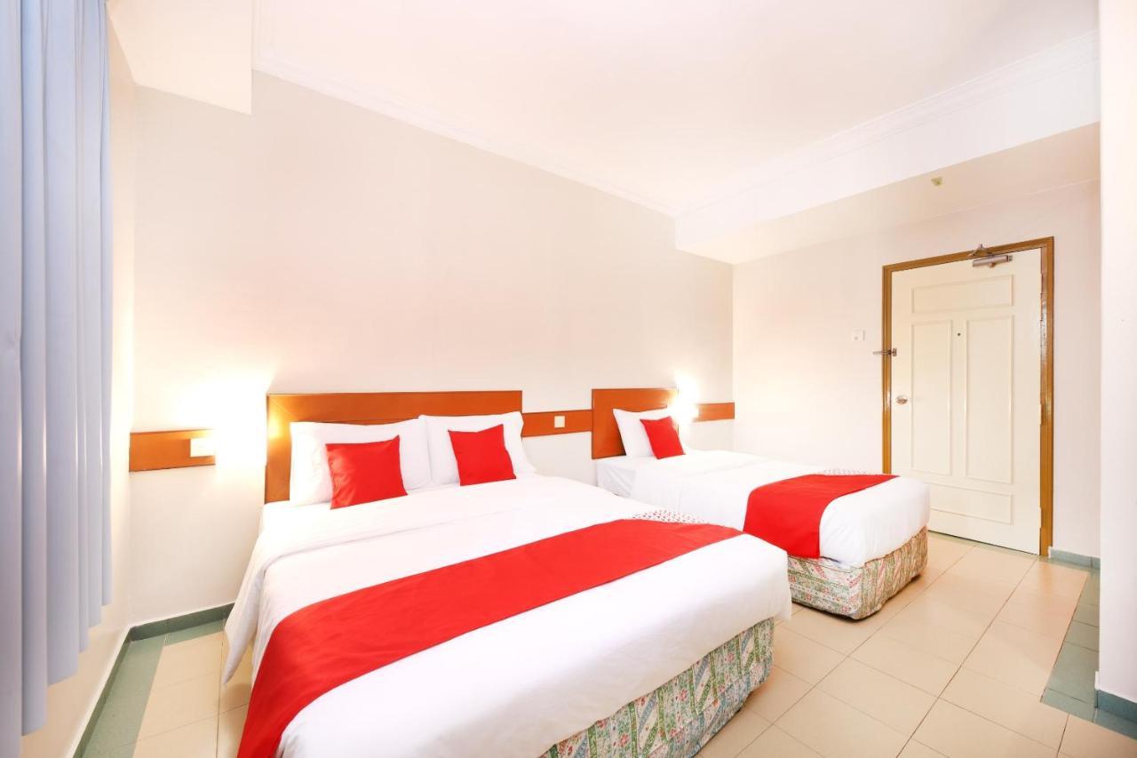 Oyo 764 Hotel Famous Inn Malacca Extérieur photo