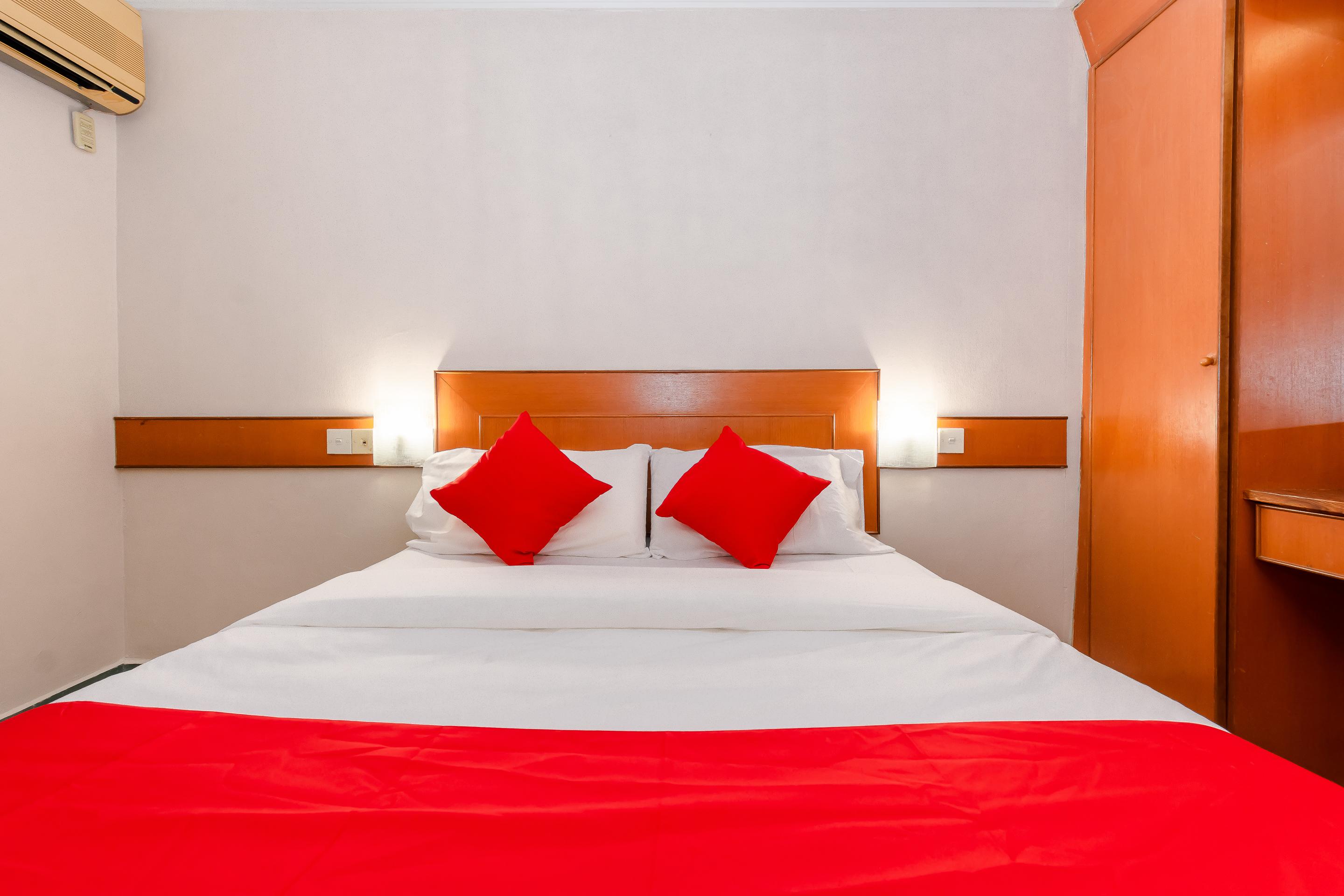 Oyo 764 Hotel Famous Inn Malacca Extérieur photo