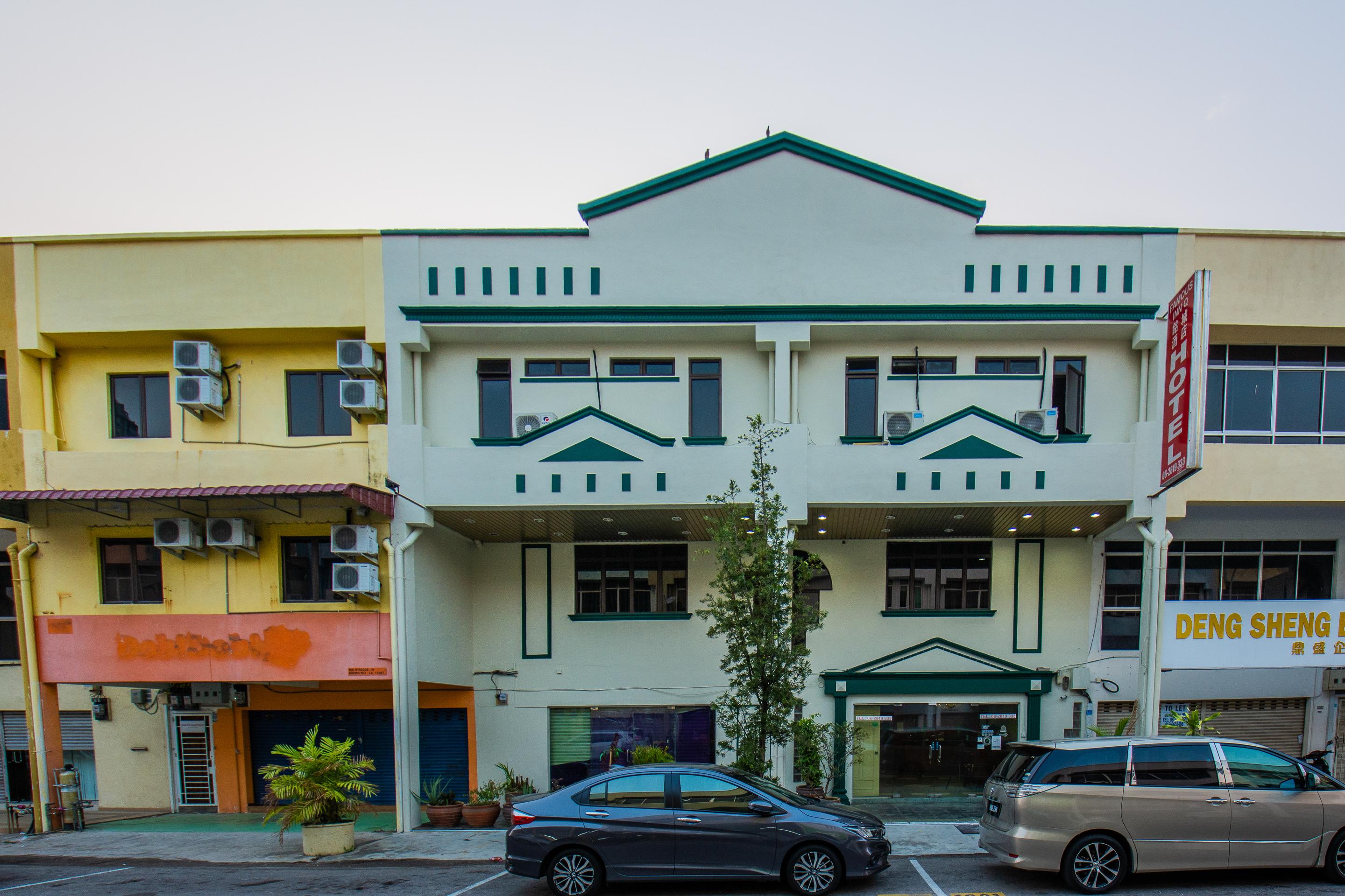 Oyo 764 Hotel Famous Inn Malacca Extérieur photo