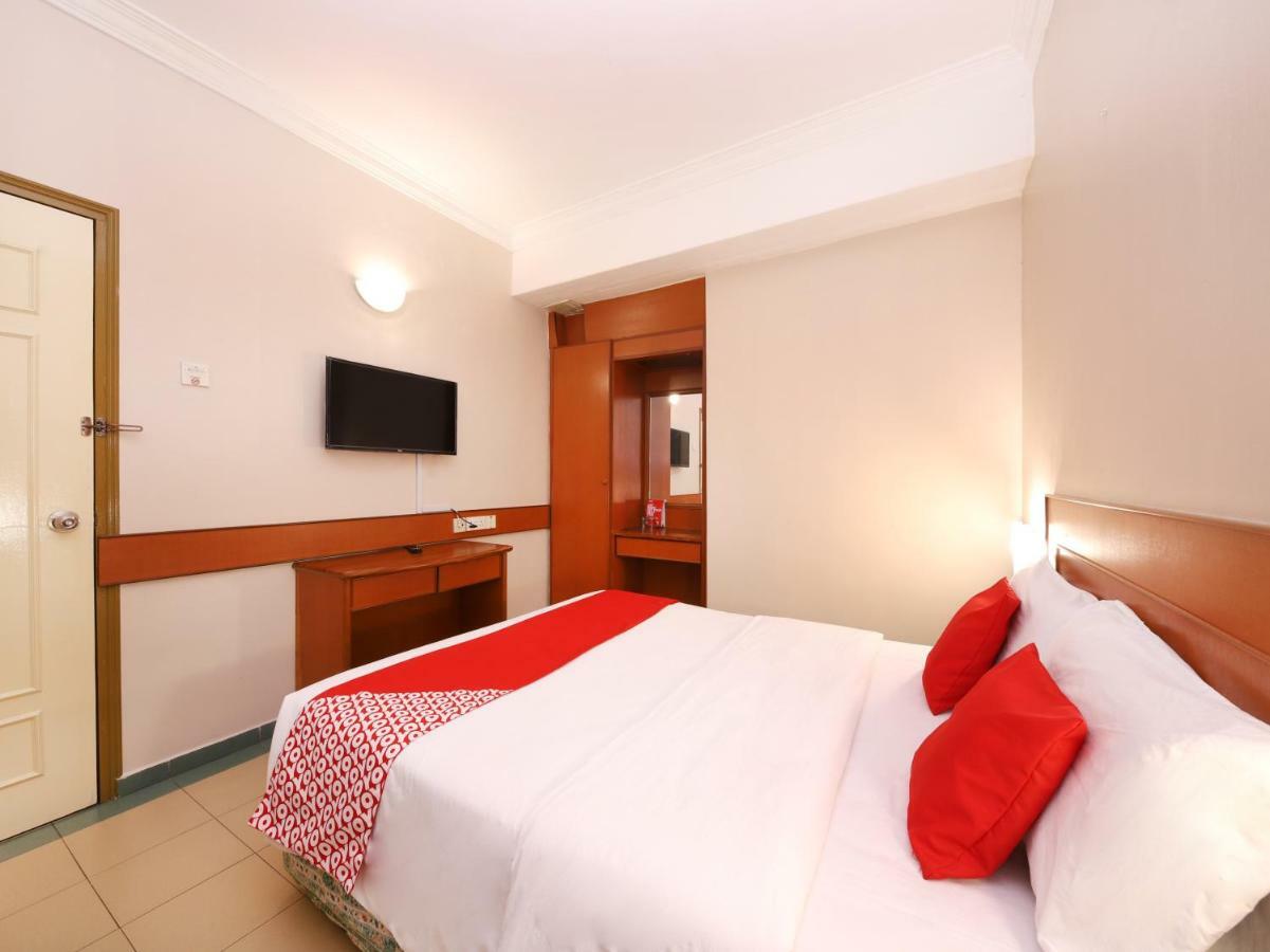 Oyo 764 Hotel Famous Inn Malacca Extérieur photo