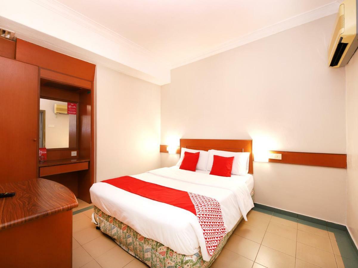 Oyo 764 Hotel Famous Inn Malacca Extérieur photo