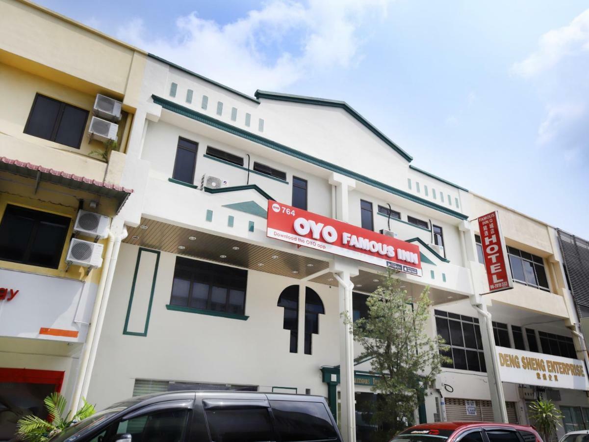 Oyo 764 Hotel Famous Inn Malacca Extérieur photo