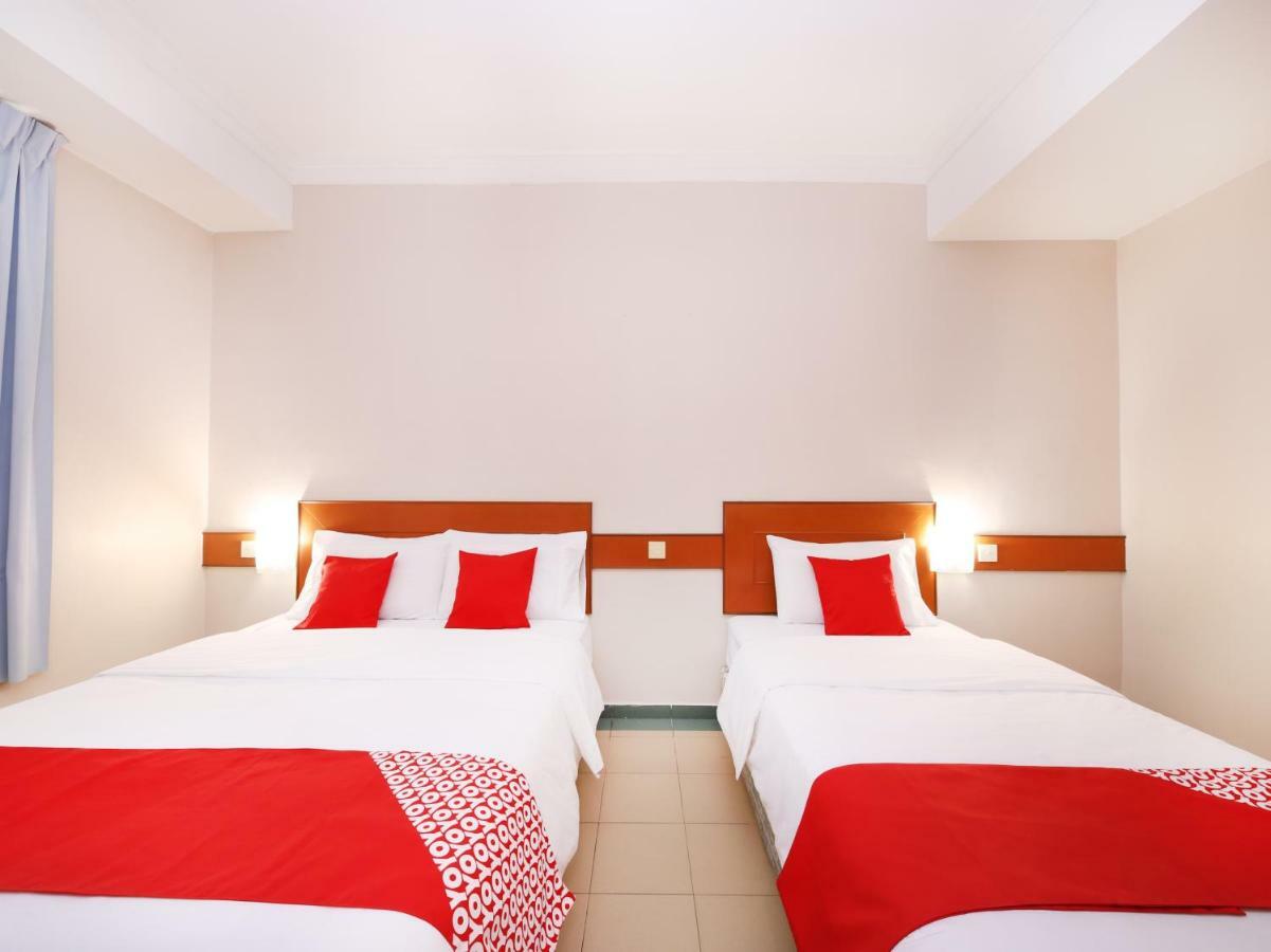 Oyo 764 Hotel Famous Inn Malacca Extérieur photo