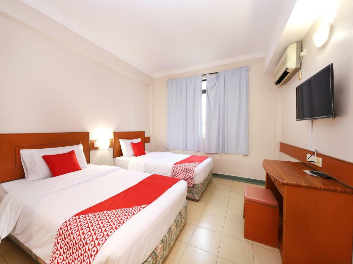 Oyo 764 Hotel Famous Inn Malacca Extérieur photo