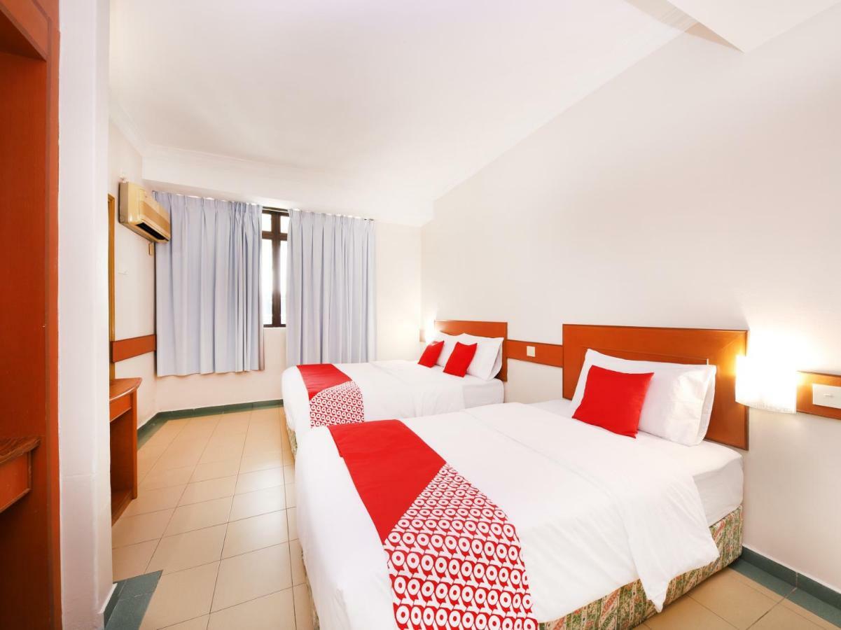 Oyo 764 Hotel Famous Inn Malacca Extérieur photo
