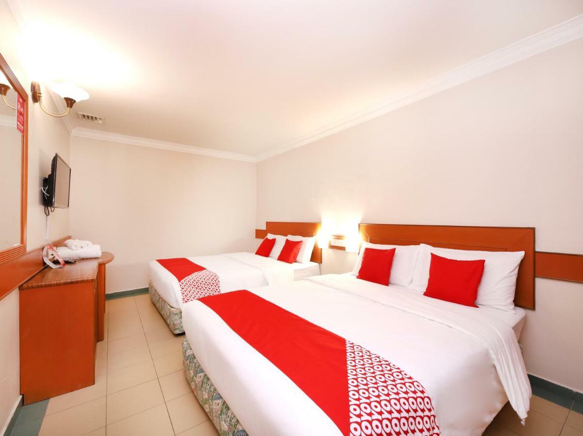 Oyo 764 Hotel Famous Inn Malacca Extérieur photo